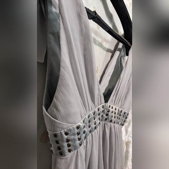 Flowy layered chiffon flutter sleeved top by BCBG SZ 8 in EUC - Picture 6 of 7